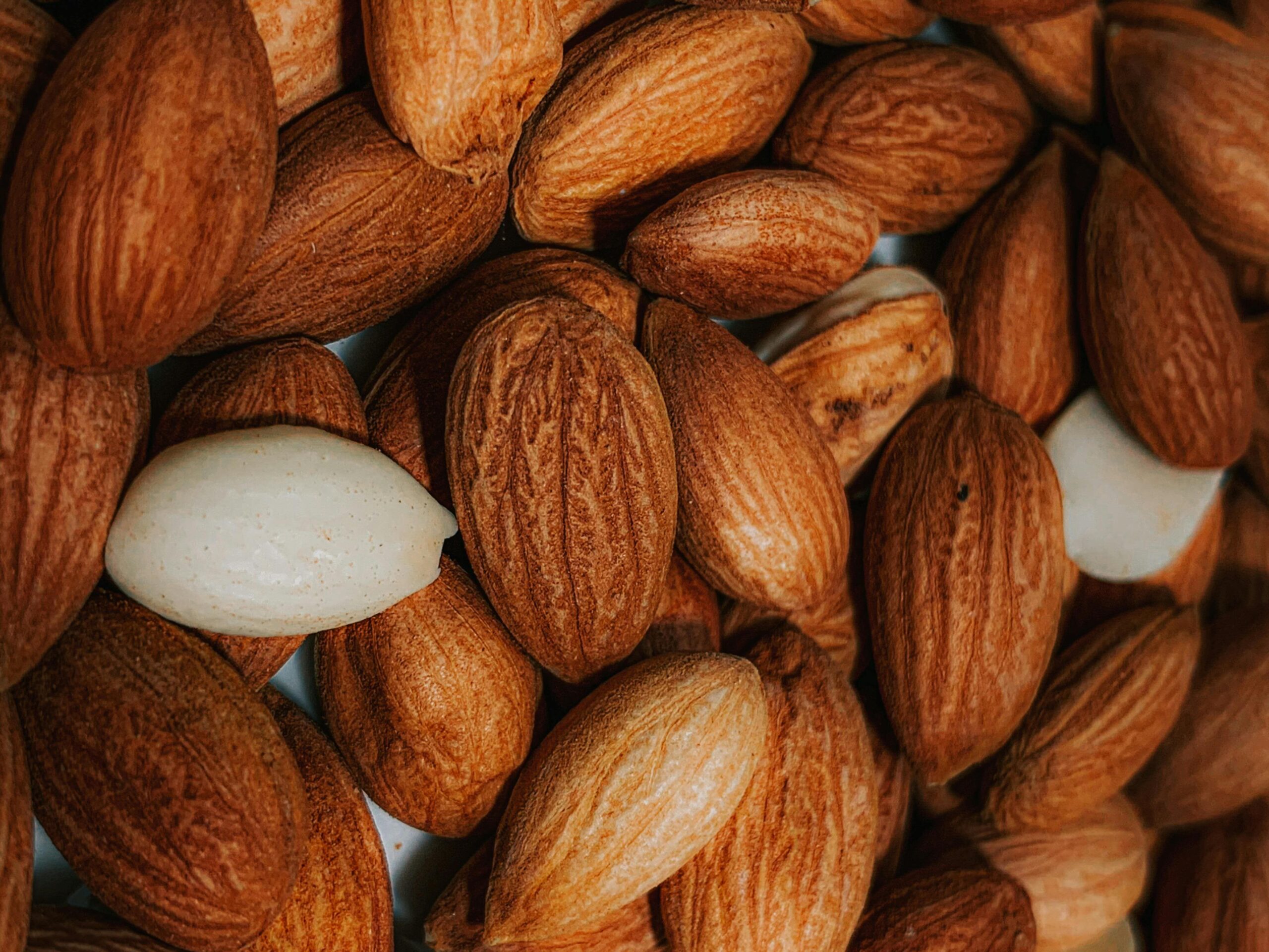 Health Benifits of Almond